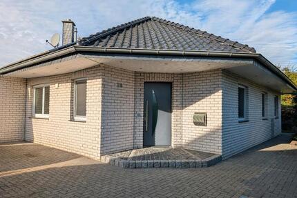 Walmdach Bungalow - 510.000,00&nbsp;EUR Kaufpreis, ca.&nbsp; 118,00&nbsp;m&sup2; in Brüggen (PLZ: 41379)