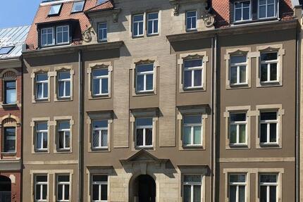 Richtig schicke 2-Zimmer-Dachgeschosswohnung mit sonnigem Balkon und Einbauküche! - Zwickau