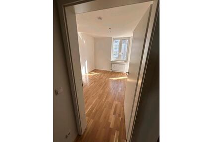 Schöne Helle 2-Zimmerwohnung mit Balkon - Unterhaching