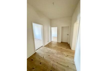 Frisch sanierte 3 Zimmer Wohnung mit riesigen Balkon, Tageslichtbad und viel Platz - Hagen