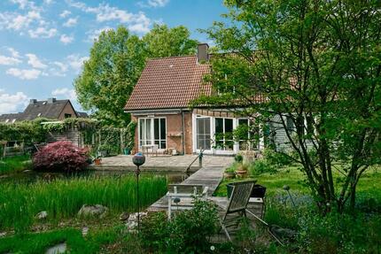 Lichtdurchflutetes Architektenhaus mit Schwimmteich - Witzhave