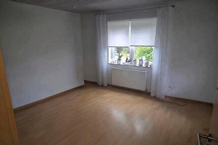 Vermiete 3 ZKB mit Garten und Garage - Bad Emstal