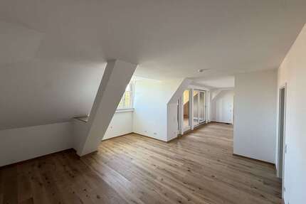 Wohnung zum Mieten in Leipzig 1.362,02 € 123.82 m²