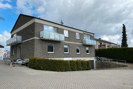 Mehrfamilienhaus mit Büroeinheit in MG-Wickrath zu verkaufen - Mönchengladbach West