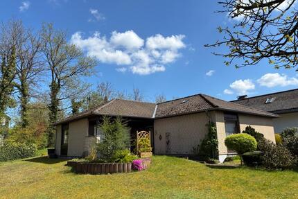 Verklinkerter Bungalow mit viel Privatsphäre, großes Grundstück - Schloß Holte-Stukenbrock