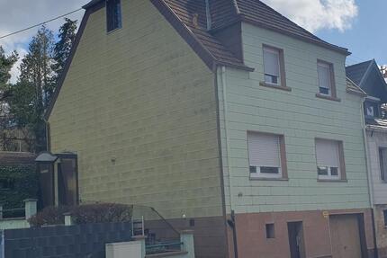 Ein- Zweifamilienhaus mit Garage und Garten von Privat zu verkauf - Bexbach