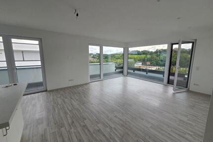 Exklusive 3,5 Zim. Penthouse Wohnung mit Burgblick in Hüttlingen