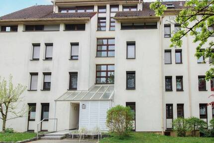 Lichtdurchflutetes Familienidyll am Feldrand: 4,5 Zimmer mit Balkon und zwei Garagen! - Bietigheim-Bissingen