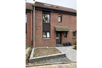 Einfamilienhaus - 2.050,00&nbsp;EUR Kaltmiete, ca.&nbsp; 125,00&nbsp;m&sup2; in Krefeld (PLZ: 47809) Gellep-Stratum