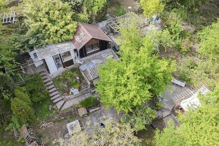 Idyllisches Gartengrundstück mit Terrassenstruktur, Gartenbestand und Stellplatz in Waldrandlage - Stuttgart Sillenbuch