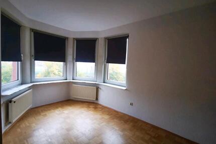 Ruhige 4-ZKB mit Balkon - ideal für Paar, Familien oder WG - Saarbrücken Eschberg