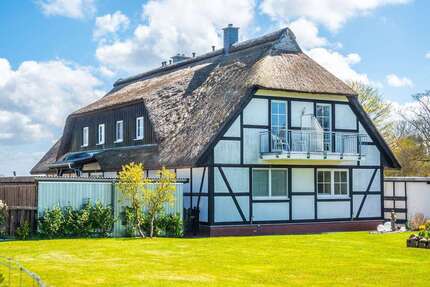 Haus zum Kaufen in Gingst 1.200.000,00 € 693 m²