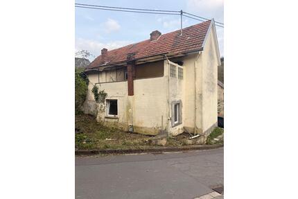 Renovierungsbedürftiges Haus zu verkaufen - Niederzissen