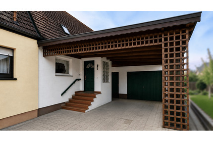 Feucht: Ruhige kleine sanierungsbedürftige DHH mit 100m² Wfl. u. 342m² Grund
