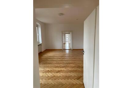 Geräumige 5-Zimmer-Wohnung mit Balkon im Zentrum von Bad Kötzting