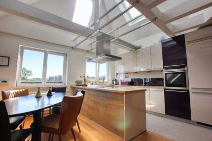 DREAMHOUSE Immobilien: Attraktiver Dachgeschossausbau mit großzügigem Grundriss - Hamburg Ottensen