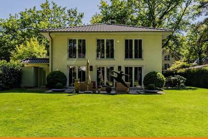 Haus zum Kaufen in Kleinmachnow 2.140.000,00 € 227 m²