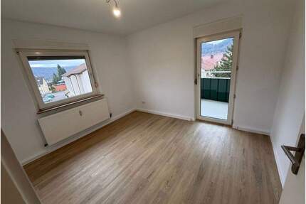 Wir schenken Ihnen die erste Kaltmiete*Stilvolle 3 Zimmer Wohnung mit Balkon - Wertheim Bestenheid
