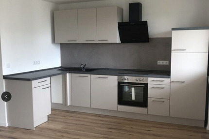 Zu vermieten: Lichtdurchflutete 2-Zimmer-Wohnung + Garage, Balkon - Radolfzell am Bodensee