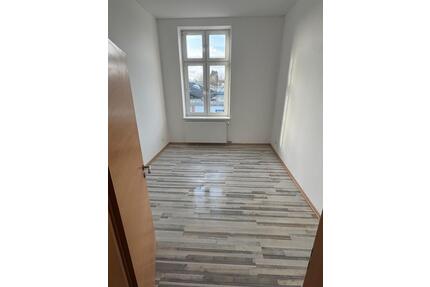 Großzügige, frisch renovierte 5-Zimmer-Wohnung mit Einbauküche - Mönchengladbach West