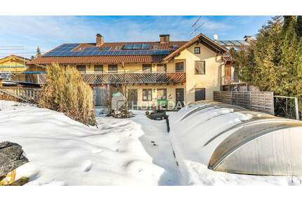 Raum für Generationen - Großzügige Doppelhaushälfte mit beheizten Pool, Kamin & Gartenparadies - Schaufling