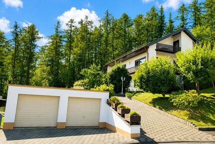 Großzügiges Einfamilienhaus mit Weitblick und Waldrandlage - Burbach