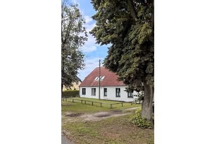 Haus mit großem Grundstück, Ausbaupotenzial & Außensauna – 19077 - Rastow