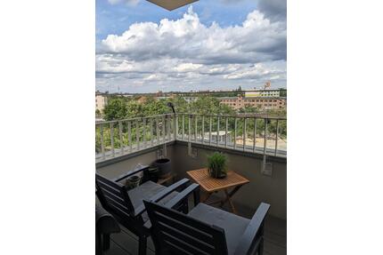 Helle Wohnung mit 2 Balkonen, Skyline-Blick & Top-Anbindung - Berlin Tempelhof-Schöneberg