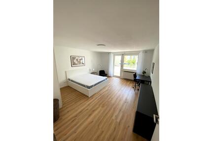 WG-Zimmer mit Balkon in sanierter Wohnung (3er WG) - München Sendling-Westpark