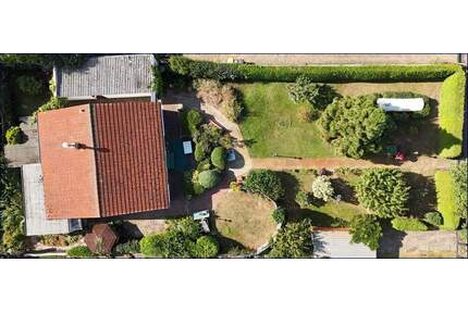 Teilbares Baugrundstück mit kleinem Bungalow: Option für 1-2 Neubauten in attraktiver Lage - Berlin Kaulsdorf