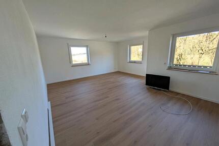 Erstbezug nach Sanierung – Moderne 3-Zimmer-Wohnung mit Freisitz - Egglham