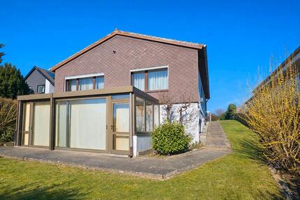 137 qm Wohnen auf einer Ebene + vielseitigem Souterrain - Stockelsdorf