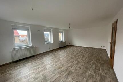 Wohnung vermieten - 1.035,00&nbsp;EUR Kaltmiete, ca.&nbsp; 109,00&nbsp;m&sup2; in Weinböhla (PLZ: 01689)