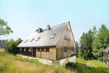 Haus zum Kaufen in HermsdorfErzgeb. 119.000,00 € 200 m² - Hermsdorf/Erzgeb.