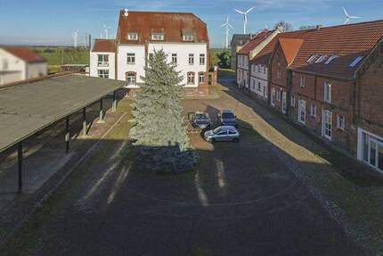 Historischer Vier-Seitenhof mit parkähnlichem Anwesen voller Möglichkeiten vor den Toren Leipzigs - Zörbig Großzöberitz