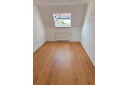 Frisch renovierte 3-Zimmer-Wohnung mit Einbauküche & Stellplatz - Augsburg Firnhaberau