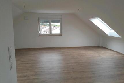 2 Zimmer Dachgeschoss Wohnung - 848,00&nbsp;EUR Kaltmiete, ca.&nbsp; 53,00&nbsp;m&sup2; in Pfaffenhofen an der Ilm (PLZ: 85276)