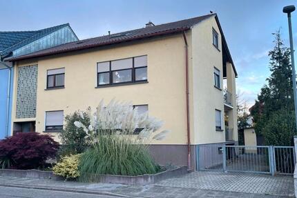 Mehrfamilienhaus mit großem Garten und viel Potential von Privat - Forst