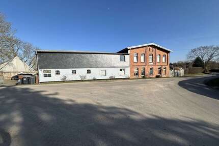 Haus zum Kaufen in Grevesmühlen 110.000,00 € 250 m²