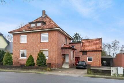 Solides Mehrfamilienhaus auf weitläufigem Grundstück mit Gestaltungsspielraum - Stadthagen