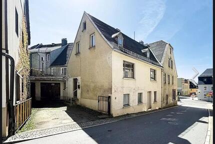 Einfamilienhaus in Wolkenstein - 99.000,00&nbsp;EUR Kaufpreis, ca.&nbsp; 182,00&nbsp;m&sup2; in Wolkenstein (PLZ: 09429)