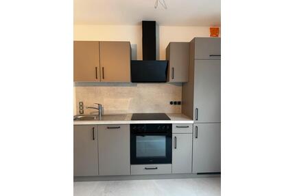 Erstbezug: Moderne 2,5-Zimmer-Wohnung, Garten Terrasse, 2 St.pl. - Hüttlingen