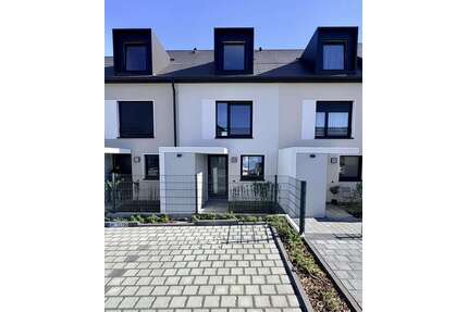 Haus zum Mieten in Stein 1.999,00 € 145 m²
