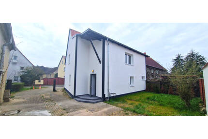 Saniertes Einfamilienhaus mit 2 Garagen, Lagerhalle und einer ehemaligen Gaststätte als Hobby - Torgau Melpitz