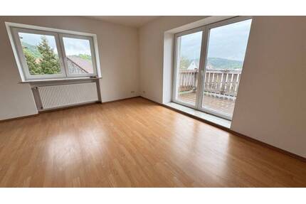 Berching-OT Pollanten ! Helle geräumige 3-ZW, 94 m², im 1.OG, großer Balkon
