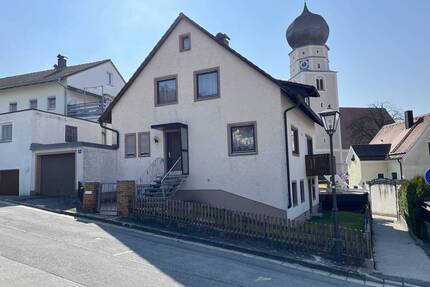 Günstige Gelegenheit. Einfamilienhaus mit Garage in Velburg