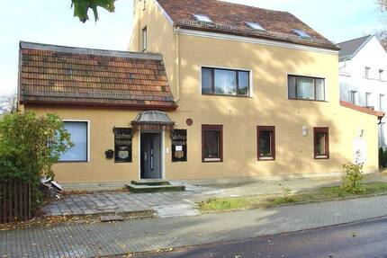 Attraktives Wohn- und Geschäftshaus mit soliden Mieteinnahmen und Eigennutzungsmöglichkeit - Birkenwerder