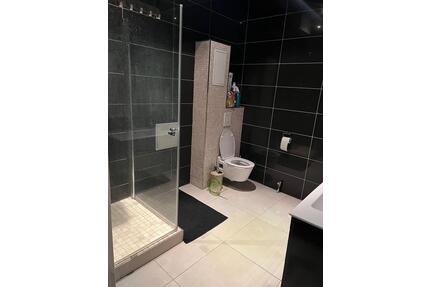 3 Zimmer zu vermieten inkl. möbeln Küche und Garten - Berlin Charlottenburg-Wilmersdorf
