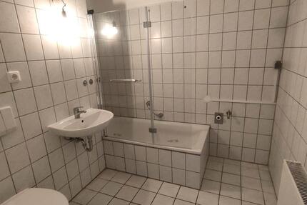 Provisionsfrei: 3-Zimmer-DG-Wohnung mit Balkon in Eschborn