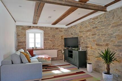 (EF1013_M) Dresden: Briesnitz, möblierte Wohnung nahe der Elbe in historischem Gebäude, WLAN und Reinigungsservice inkl.